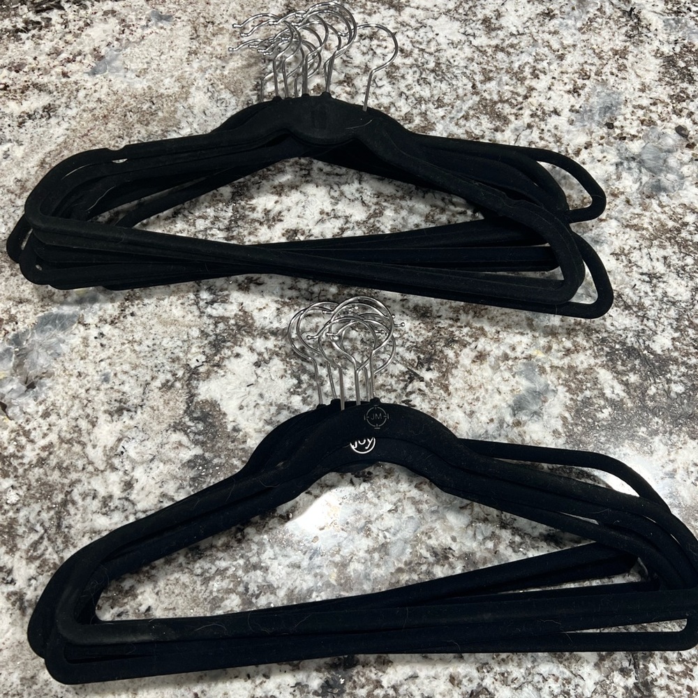 20 black velvet hangers